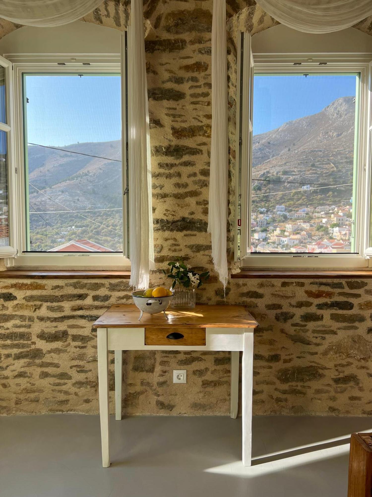 Katrani Studios Sými Esterno foto